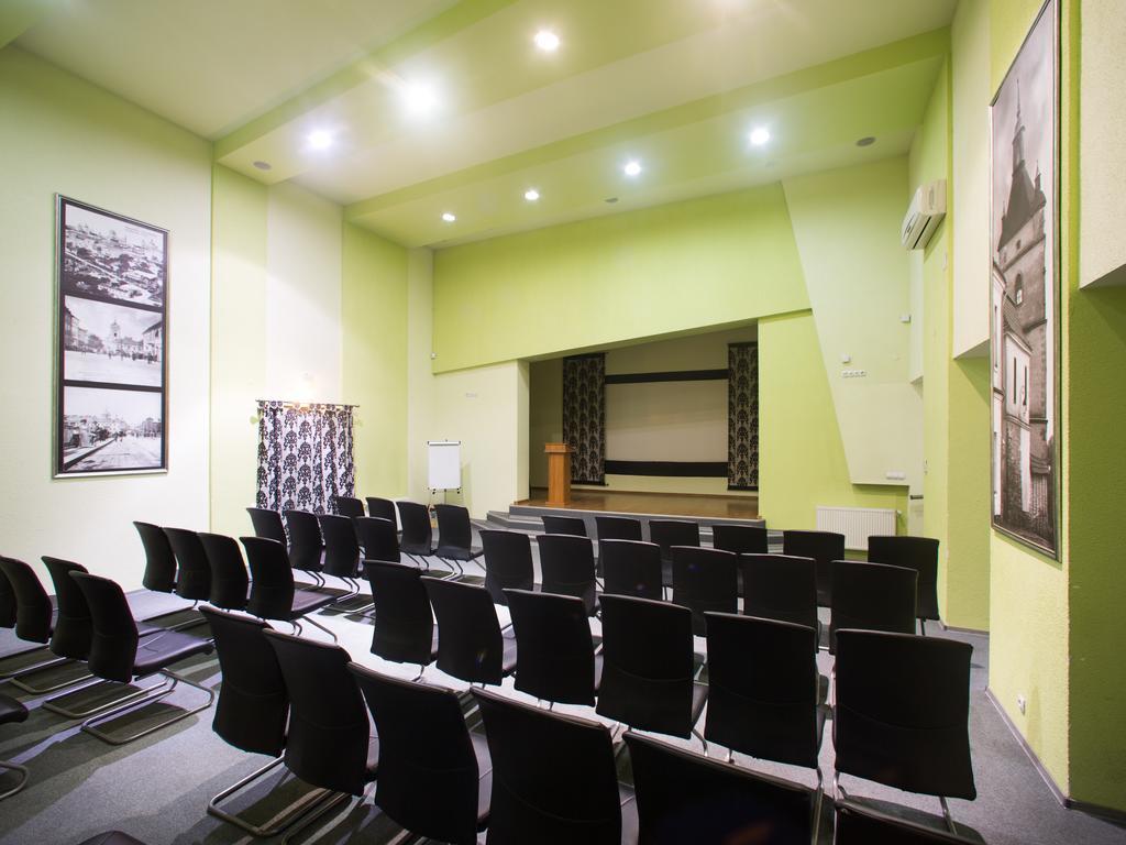 Gala Hotel Камианец-Подилский Екстериор снимка
